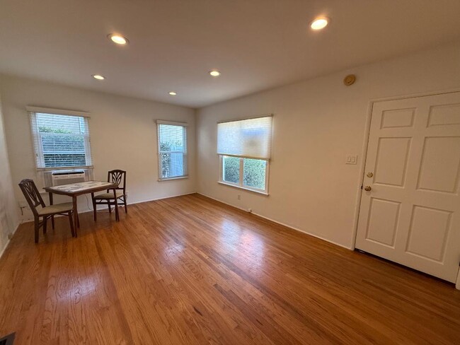 Building Photo - 1755 Silver Lake Blvd Unit 1755