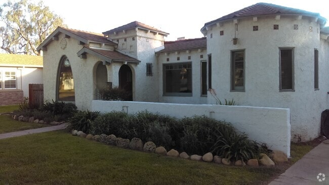 Building Photo - Charming 1920s Home – Full of Character! T...