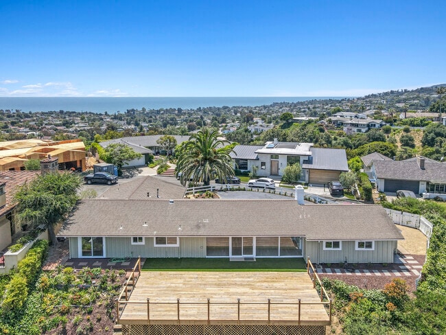 Photo - 1060 Palisair Pl House
