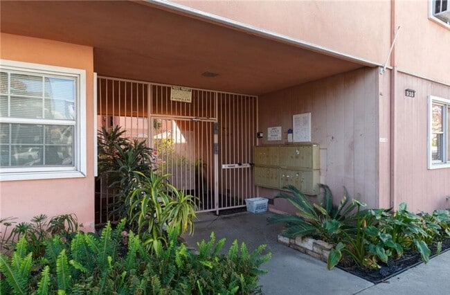 Photo - Beautiful One bedroom in gated complex one block from Ocean In Long Beach Unit #16