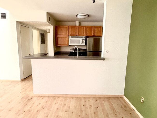 Photo - Bright & Updated 2bed 1 bath Tarzana Condo in Gated Community!