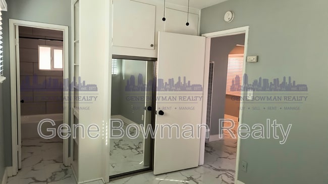 Photo - 2141 E 16th St