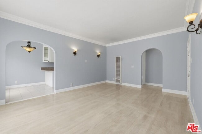 Photo - 437 N Genesee Ave Unit 1/2