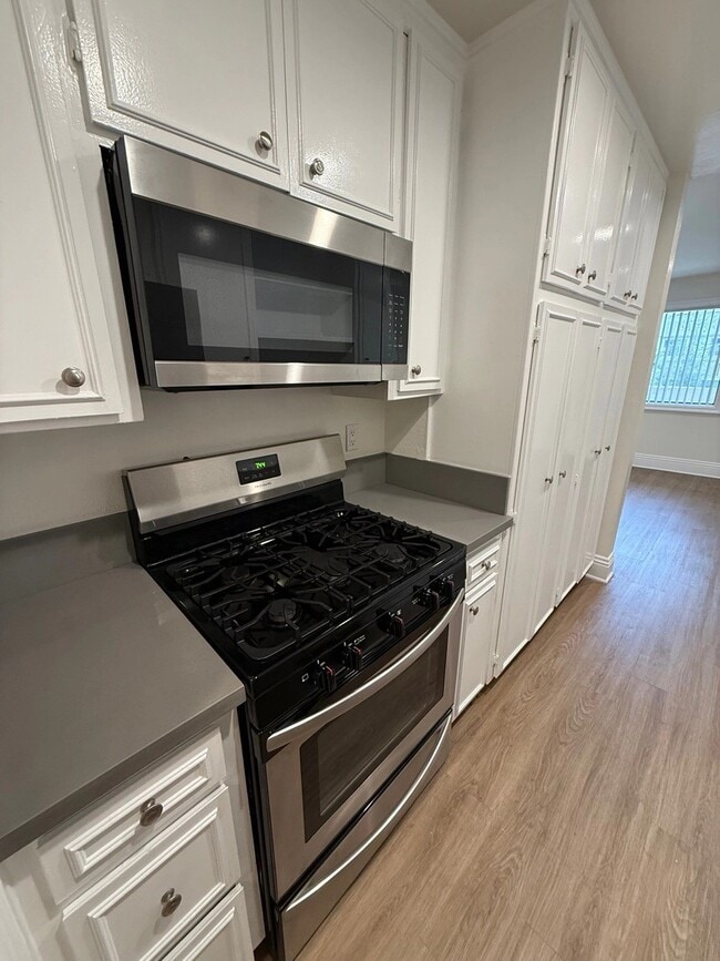 Building Photo - 1940 Malcolm Ave