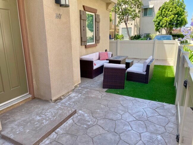 Photo - 1601 Santa Carolina