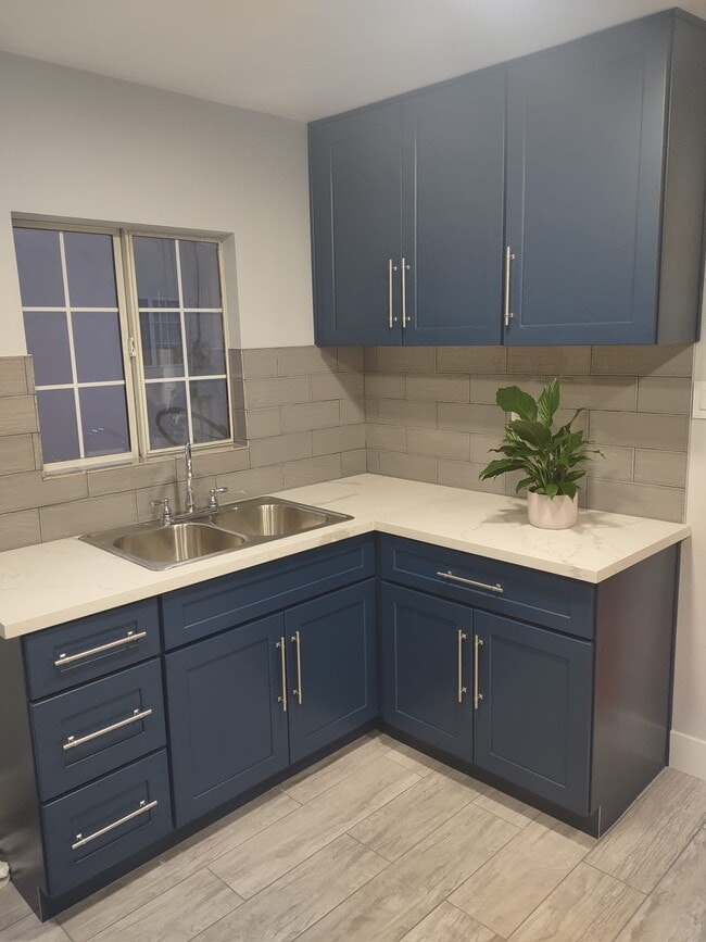 Building Photo - 4108 Santa Ana St Unit 2 bedroom 1 bath