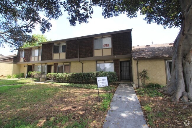 Building Photo - Coming Soon – Charming 3-Bedroom Townhome ...
