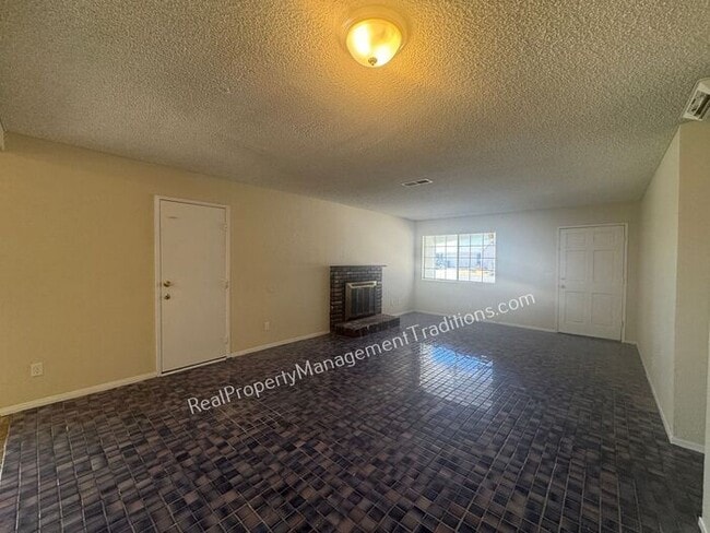Photo - Large Lot 4 + 2 in Lake Los Angeles