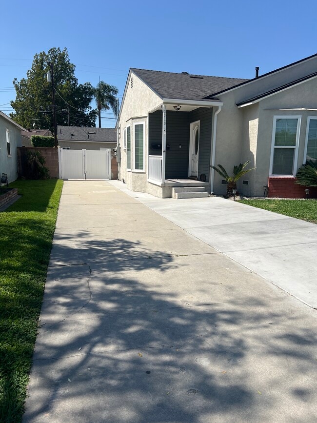 Photo - 12321 Bombardier Ave