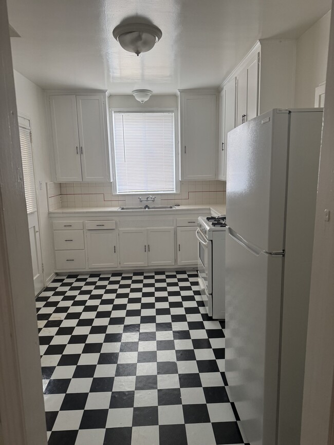 Kitchen - 1532 S Beverly Dr Unit 1532