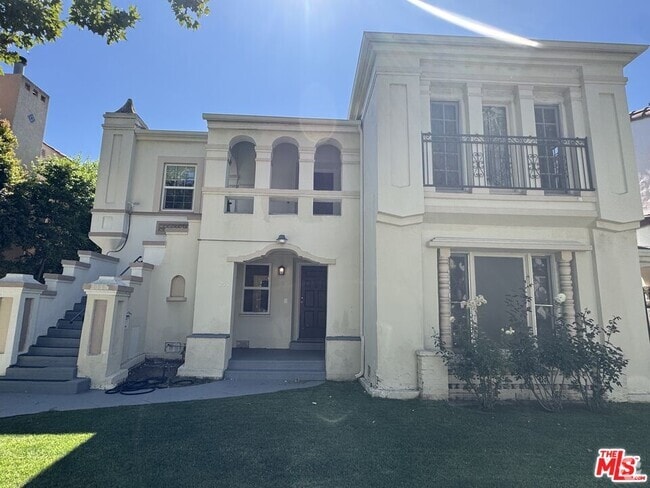 Building Photo - 211 S Arnaz Dr Rental