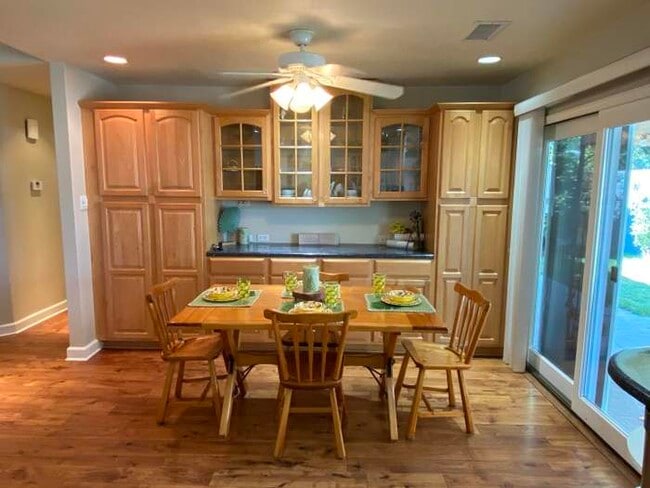 Photo - 2 Six Flags Cir