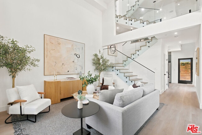 Photo - 1159 N Formosa Ave Unit 5