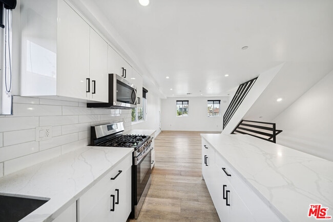 Photo - 837 N Harvard Blvd Unit 837 1/2