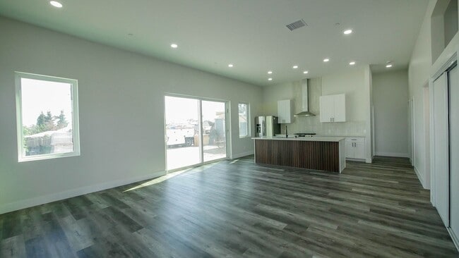 Photo - 5535-5539 Potomac St. Unit 5539