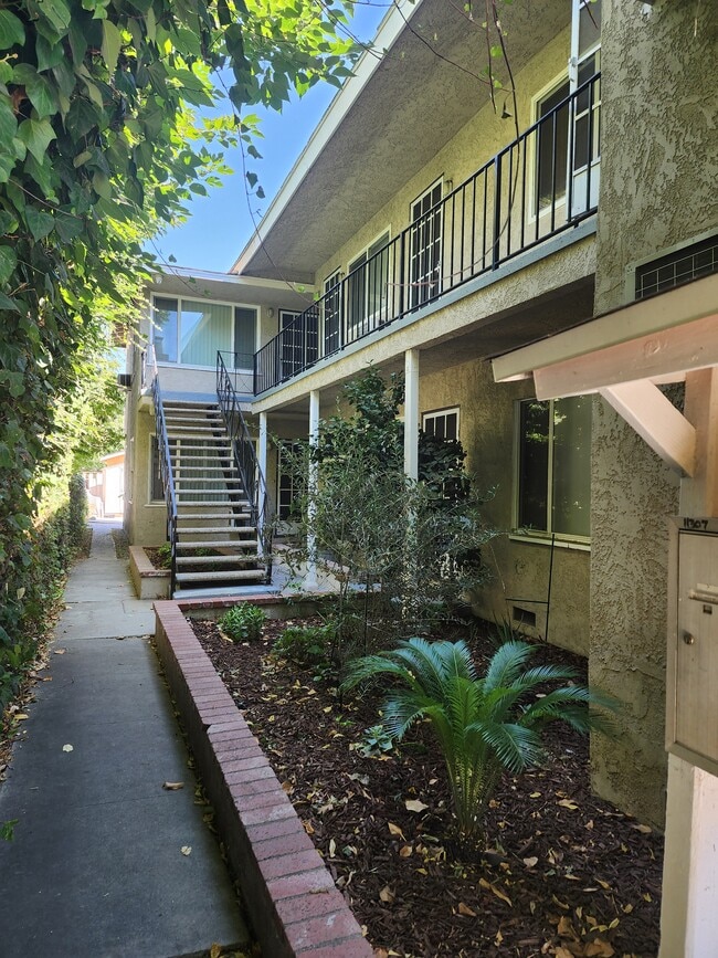 Photo - 11307 Miranda St Unit 1