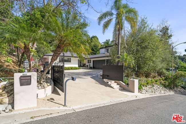 Building Photo - 9023 Alto Cedro Dr