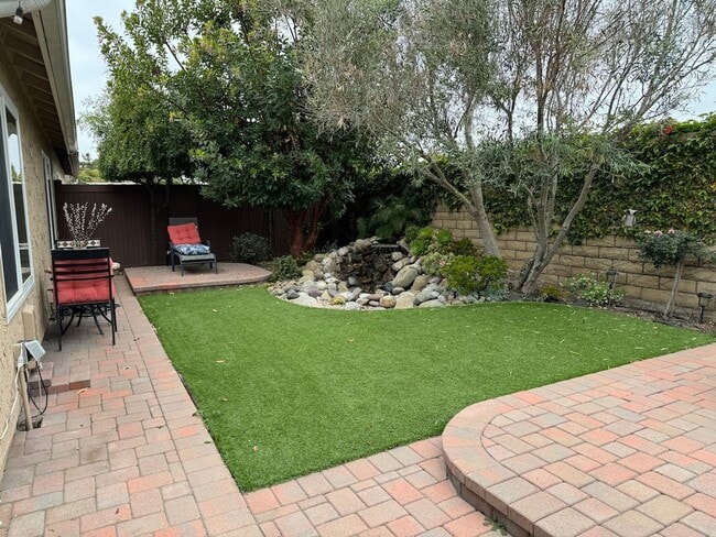 Building Photo - Nicely updated, one story Mission Oaks Home in Camarillo