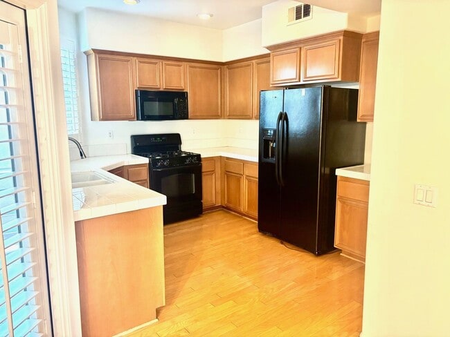 Photo - 1965 Oakwood Way