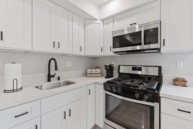 Full kitchen - 6038 W 75th St