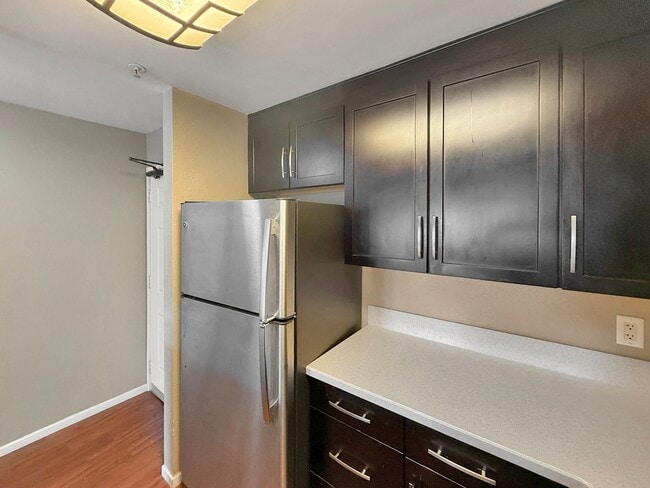 Photo - SD: Bright 2BD/2BA Condo in UTC with Community Pool, Gym & Reserved Parking