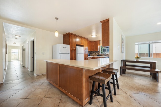 Photo - 8400 Grape St