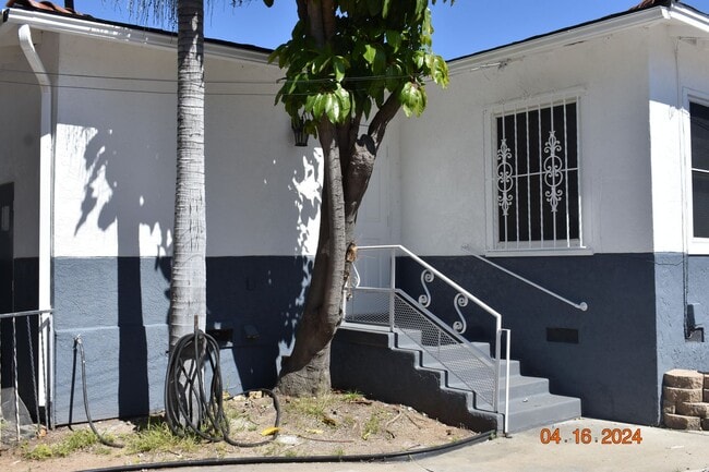 Charming Two-Bedroom, One-Bath Unit – Avai... - Charming Two-Bedroom, One-Bath Condo Unit – Avai...