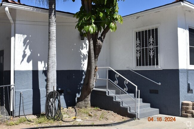 Building Photo - Charming Two-Bedroom, One-Bath Unit – Avai... Rental