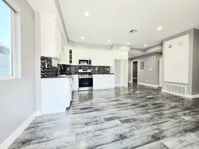 Photo - 631 W 83rd St