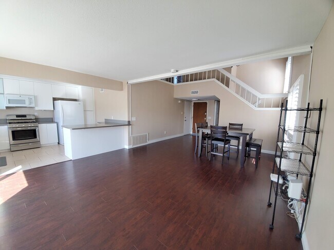 Photo - 2344 Hampstead Way