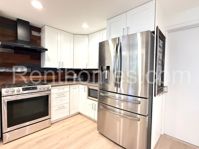 Photo - 13710 Utopia Rd