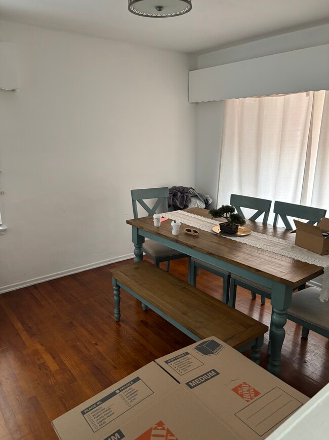Dining room - 5646 1/2 Farmdale Ave Unit NOHO Apartments