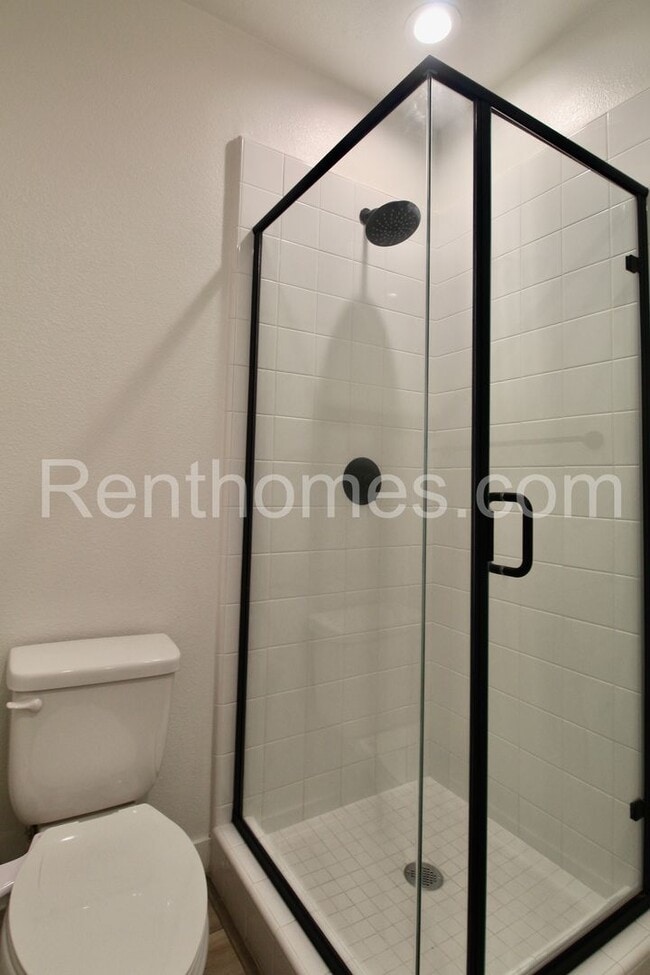 Photo - 1710 Discovery Falls Dr