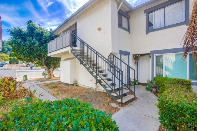 Building Photo - Newly Renovated 3BR/2BA Condo in