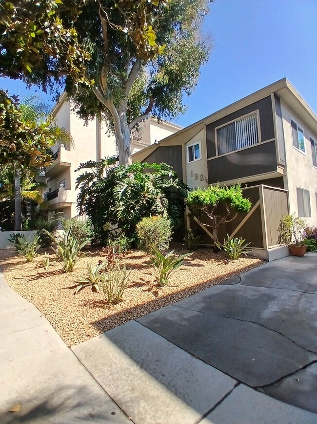 Building Photo - 1920 Manning Ave Unit 6