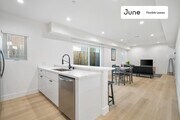 Photo - 1321 N June St