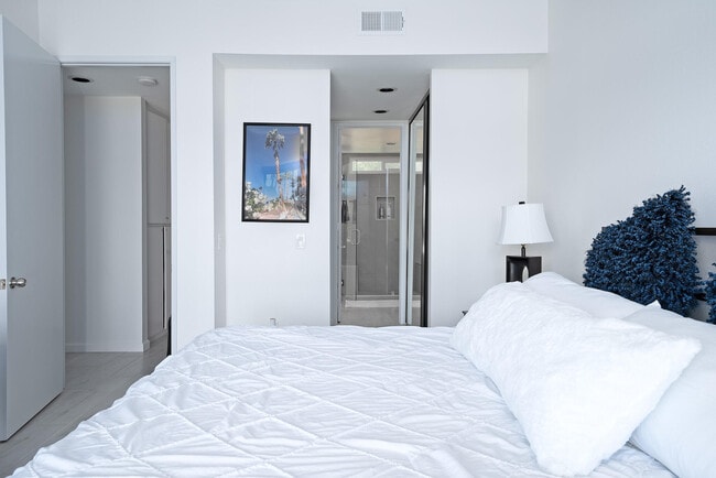 Photo - 28868 Isleta Ct Unit 702