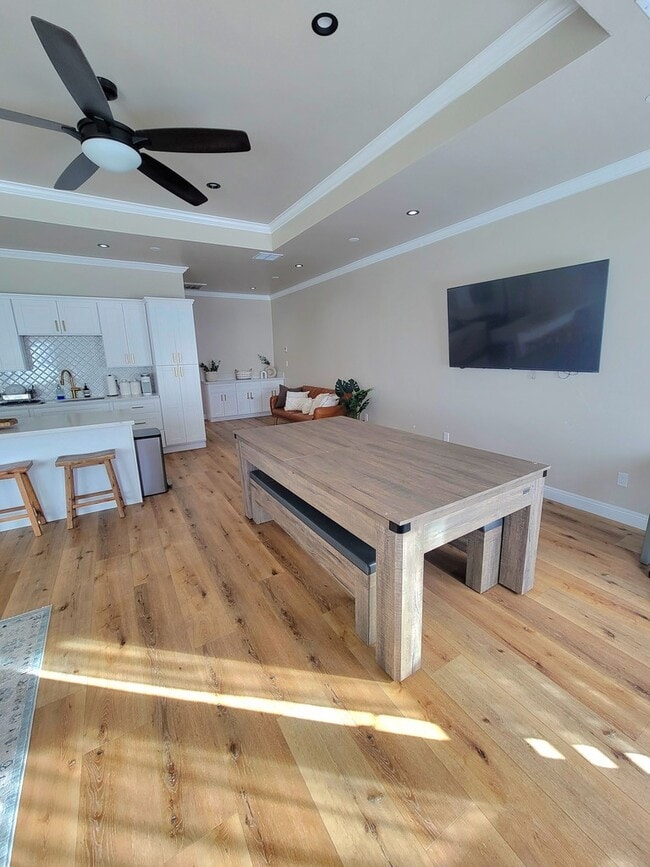 Photo - 3845 Richmond St