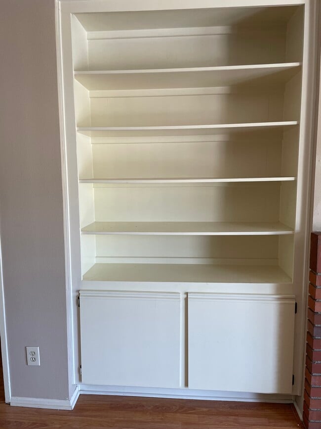 Photo - 215 E Elmwood Ave