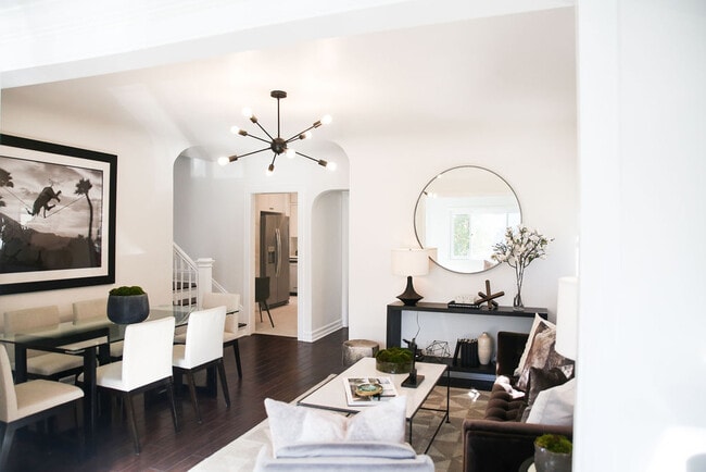 Building Photo - 7865 Willoughby Ave