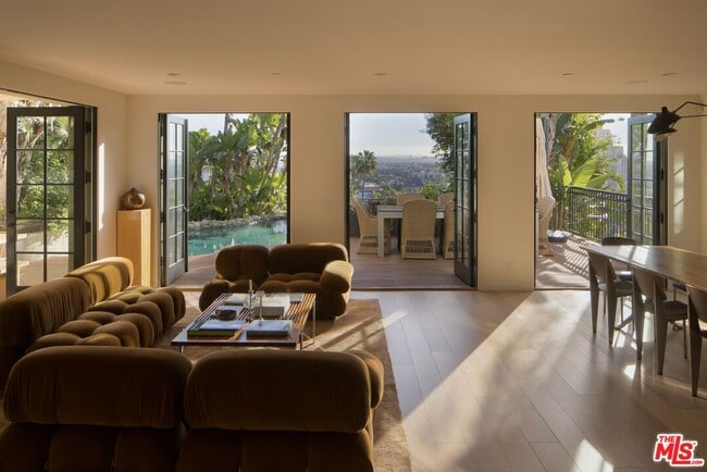 Photo - 1427 Kings Rd