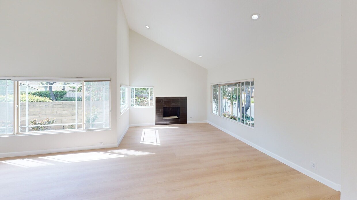 3D Tour - 2802 E Sierra Dr