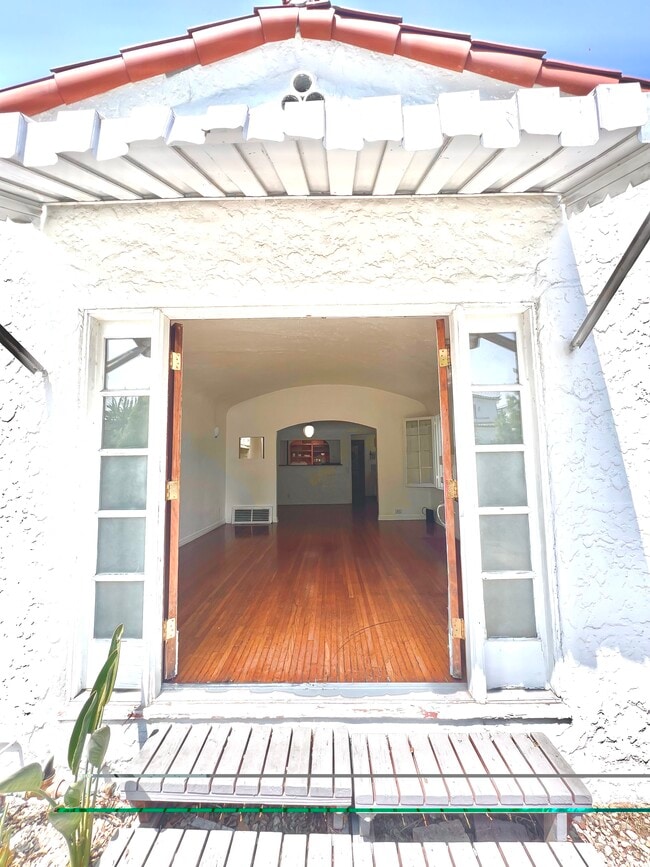 Photo - 533 N Alta Vista Blvd