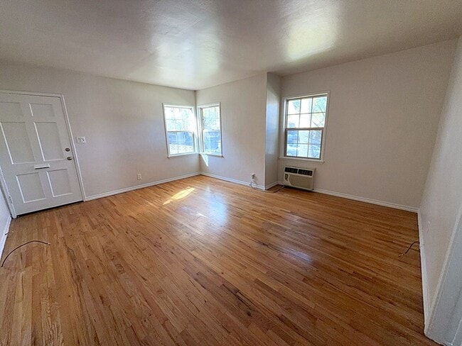 Building Photo - 517 Unit A