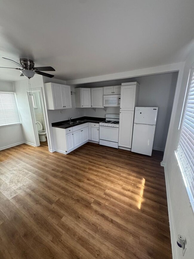 Building Photo - 825 Obispo Ave Unit Studio