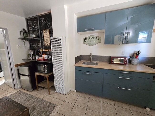 Photo - 5710 Vineland Ave Unit 5710 1/2 Vineland Ave (Middle)