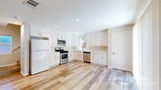 Photo - 15033 Hartland St