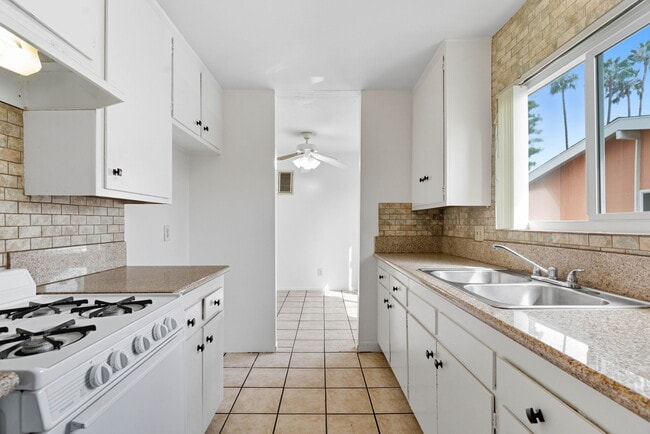 Photo - 10023 Sepulveda Blvd