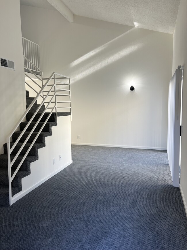 Building Photo - 10770 Palms Blvd Unit 206