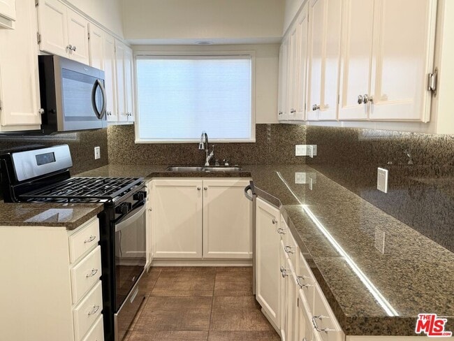 Photo - 9667 W Olympic Blvd